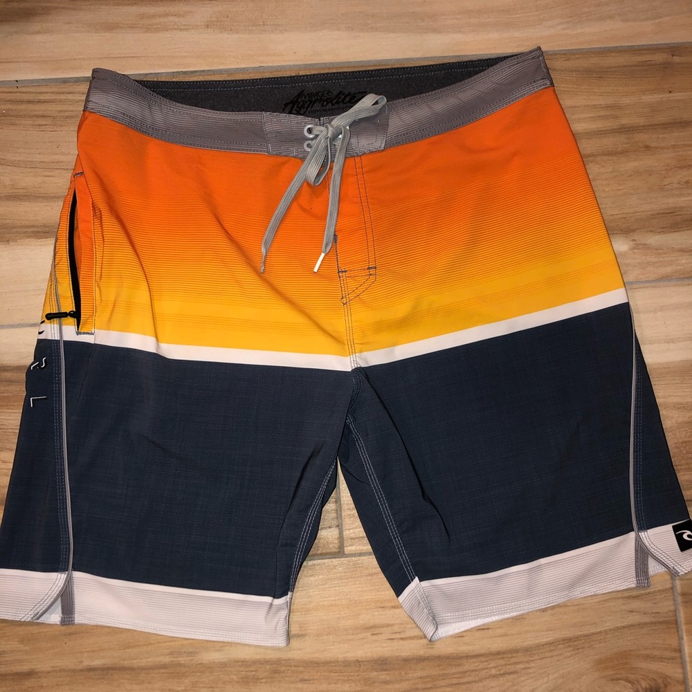 Like New Men’s Mirage Rip Curl Baggies Board Short
